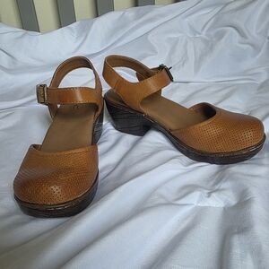 B.O.C Women's Gia Tan Perforated Leather Mary Jane Clogs with Buckle Size 6